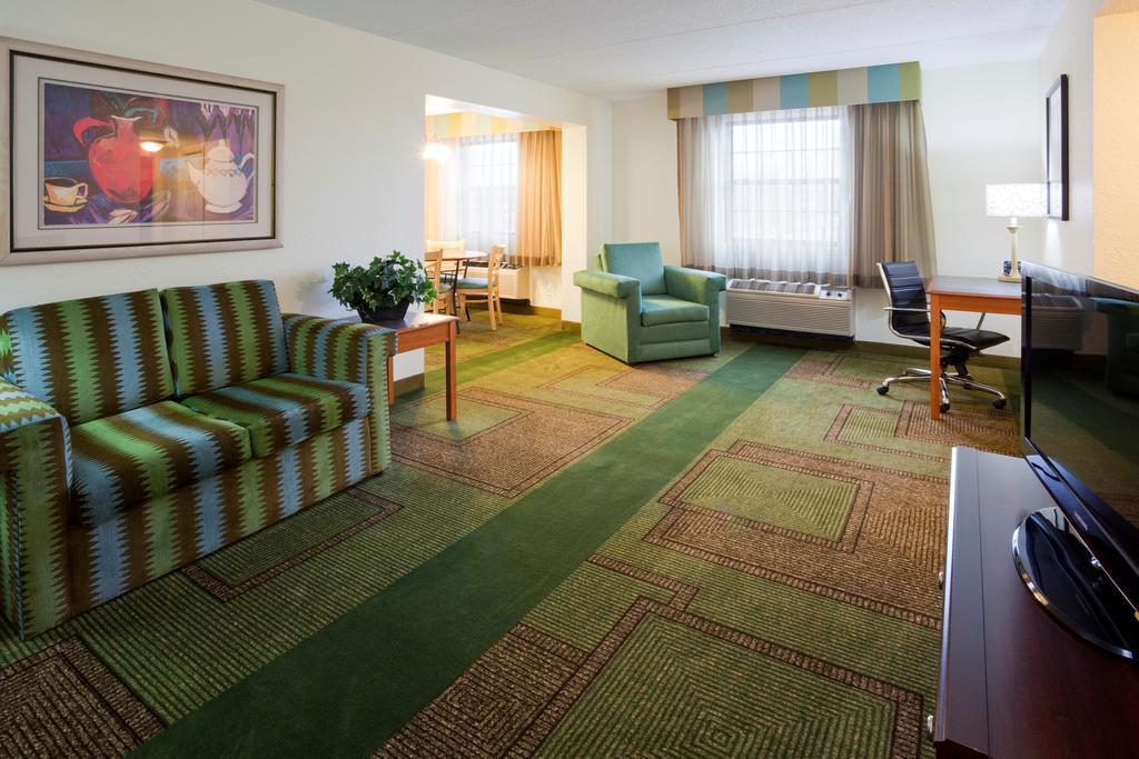 La Quinta Inn Chicago Oakbrook Terrace Bagian luar foto
