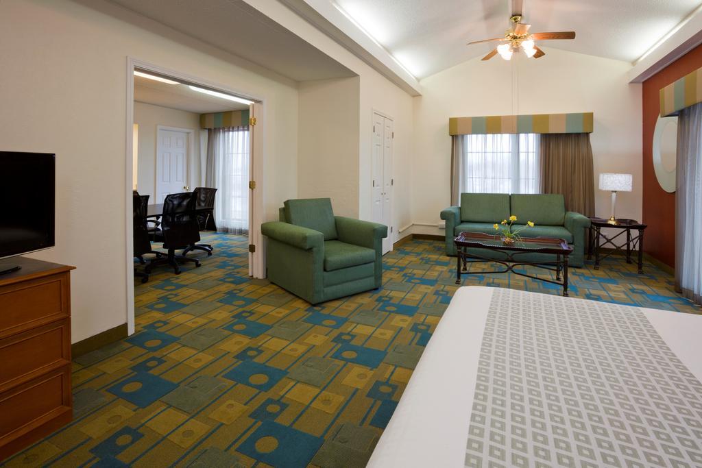 La Quinta Inn Chicago Oakbrook Terrace Bagian luar foto