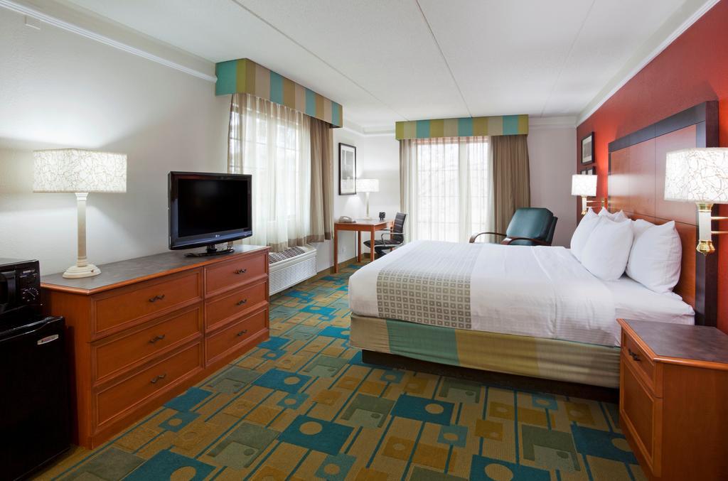 La Quinta Inn Chicago Oakbrook Terrace Bagian luar foto